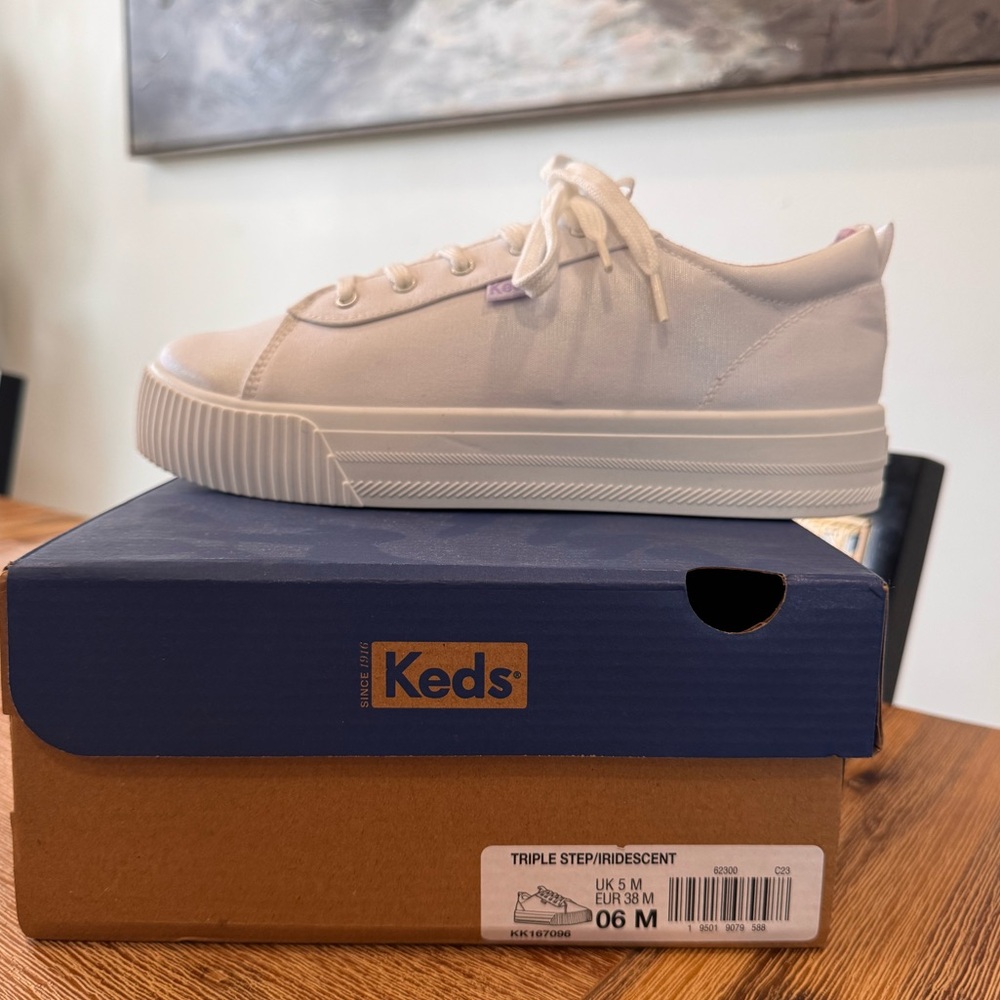 Women’s Platform Keds size 6- white iridescent